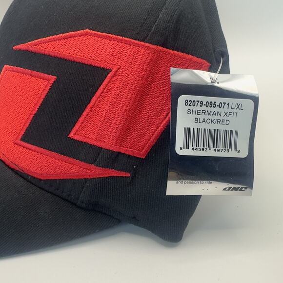One Industries Flexfit Hat Sherman Black/Red Design L XL Moto Motocross BMX - Picture 2 of 5